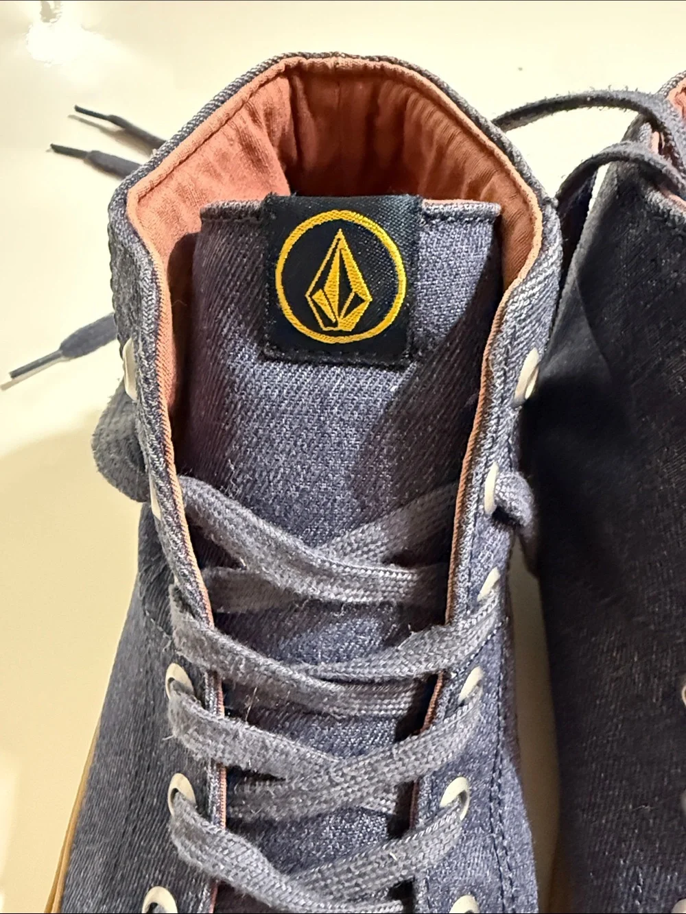 Volcom Men's High-Top Denim Sneakers in Navy and Gum Sz10